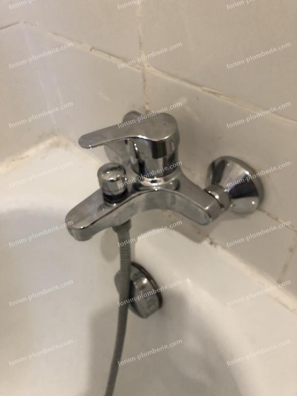 fuite écrou corps mélangeur baignoire