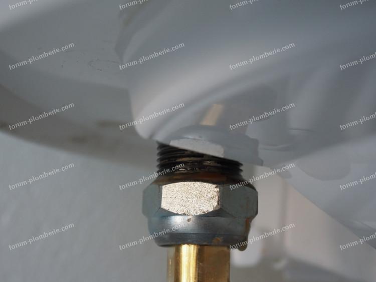 fuite raccord diélectrique chauffe-eau