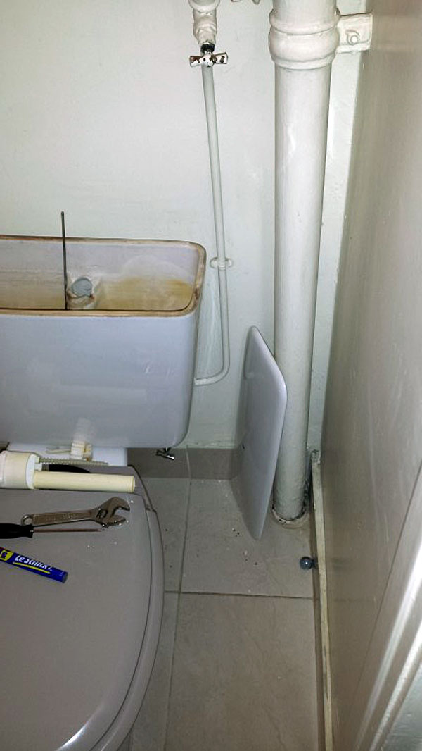 problème arrivée d'eau réservoir des toilettes