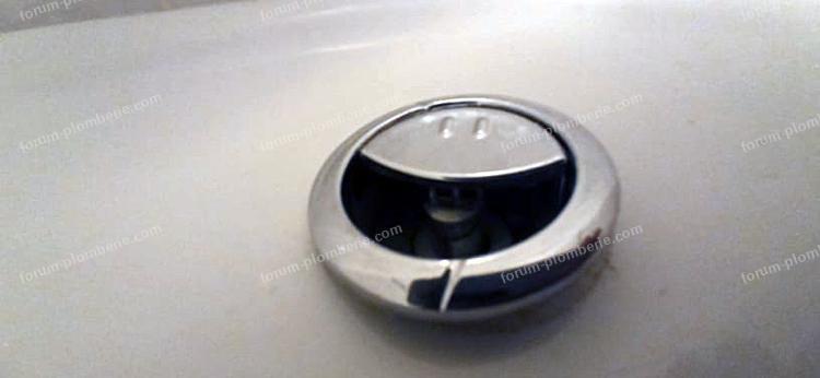 remplacer double bouton poussoir WC