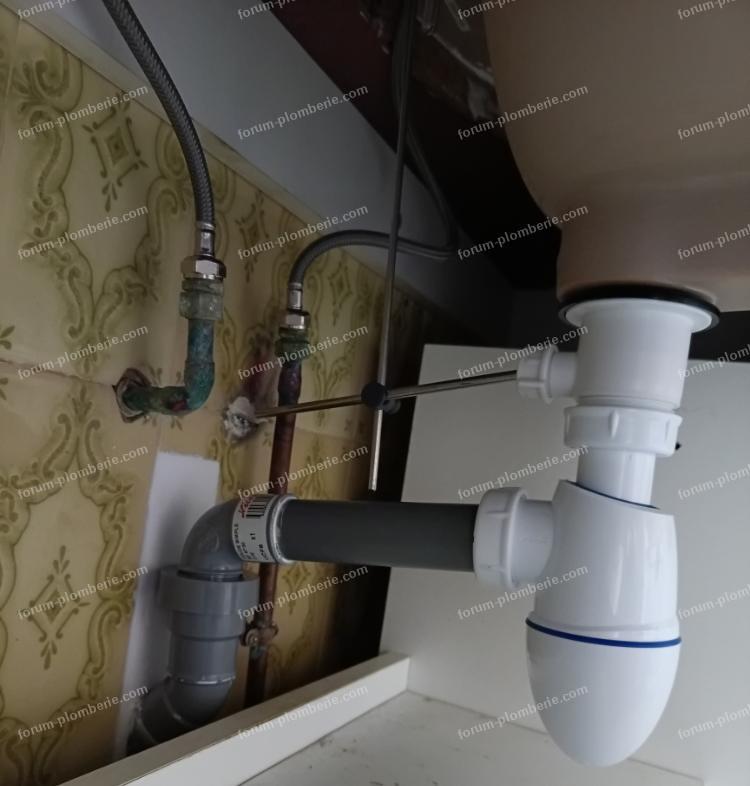 réparation fuite tuyau PVC fissuré