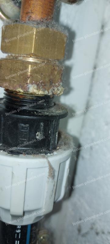 traces de rouille étranges sur écrou en laiton